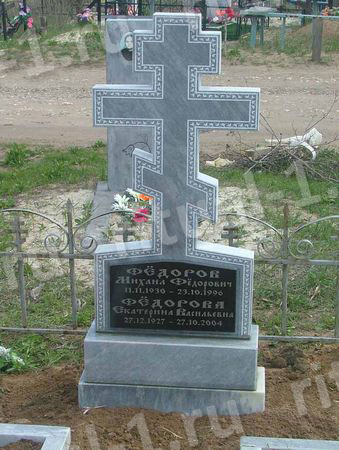 Мраморный крест на могилу