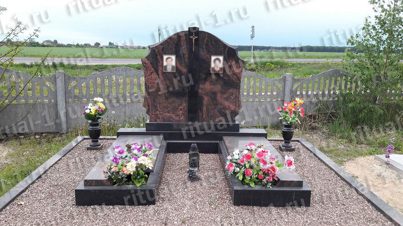 Двойное надгробие на семейном захоронении