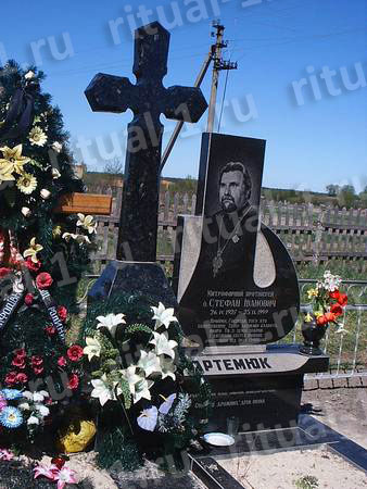 Памятник на могиле православного священника